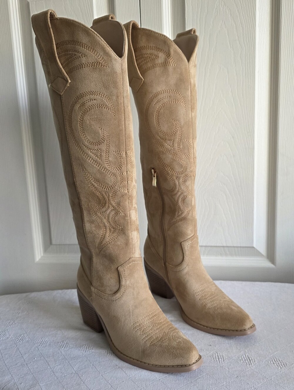 Women's Wet Kiss Tan Faux Suede Knee-High Western Boots Size 6